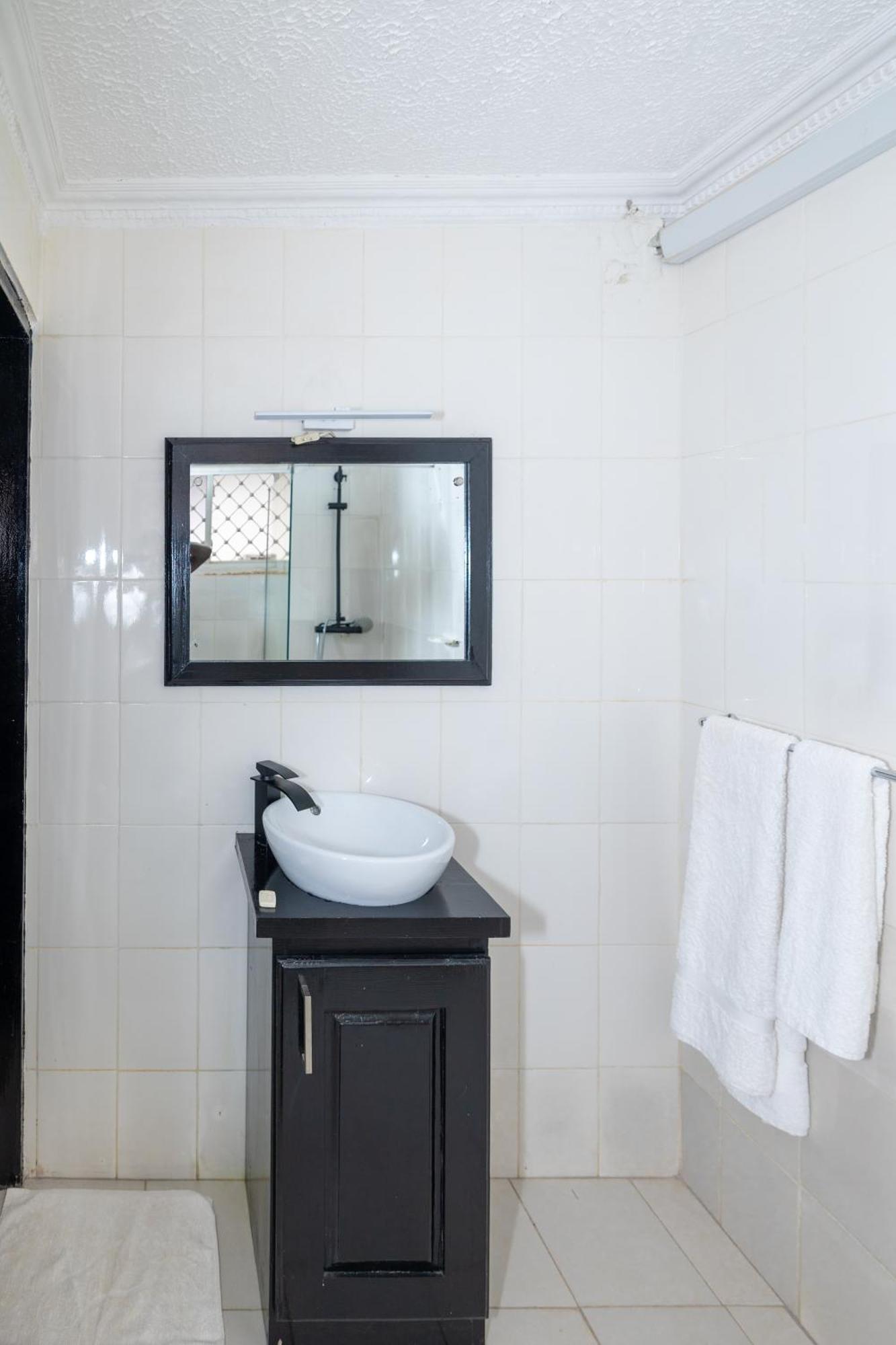 Sarges Hotel Serrekunda Dış mekan fotoğraf
