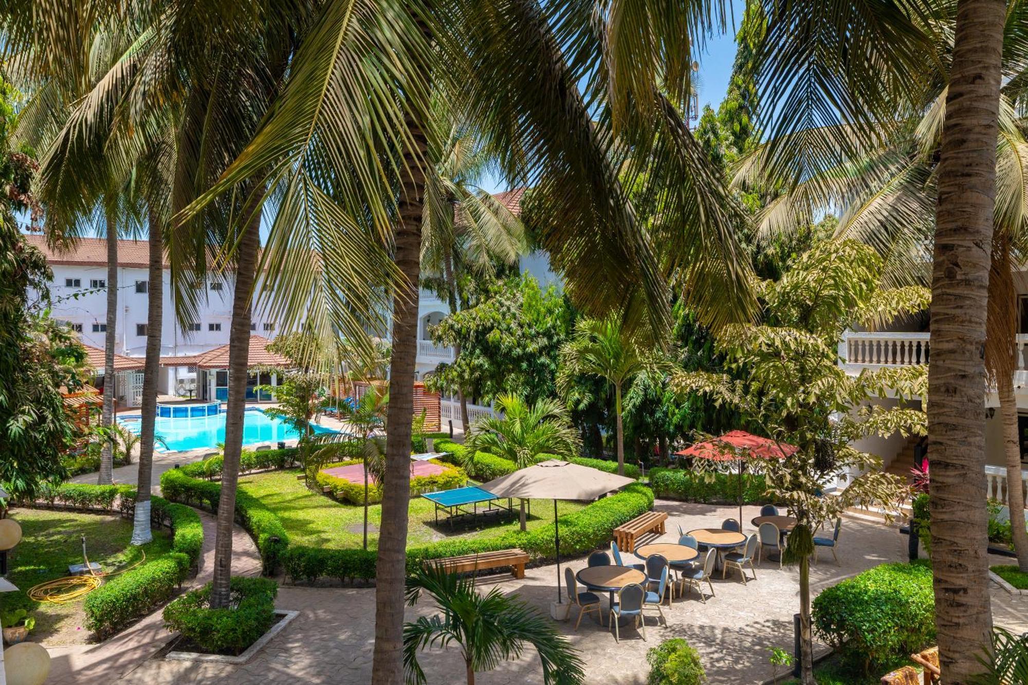 Sarges Hotel Serrekunda Dış mekan fotoğraf