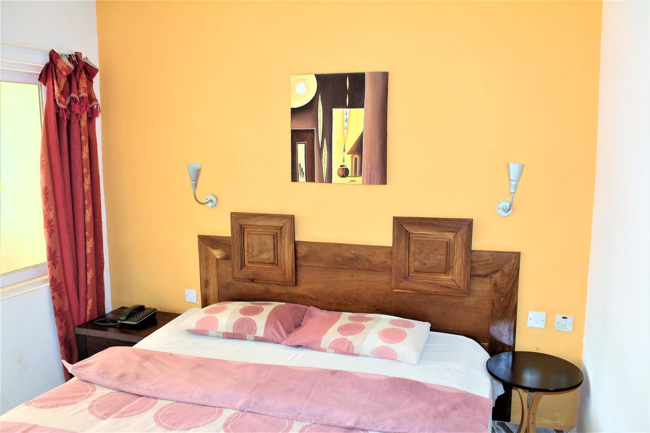 Sarges Hotel Serrekunda Dış mekan fotoğraf